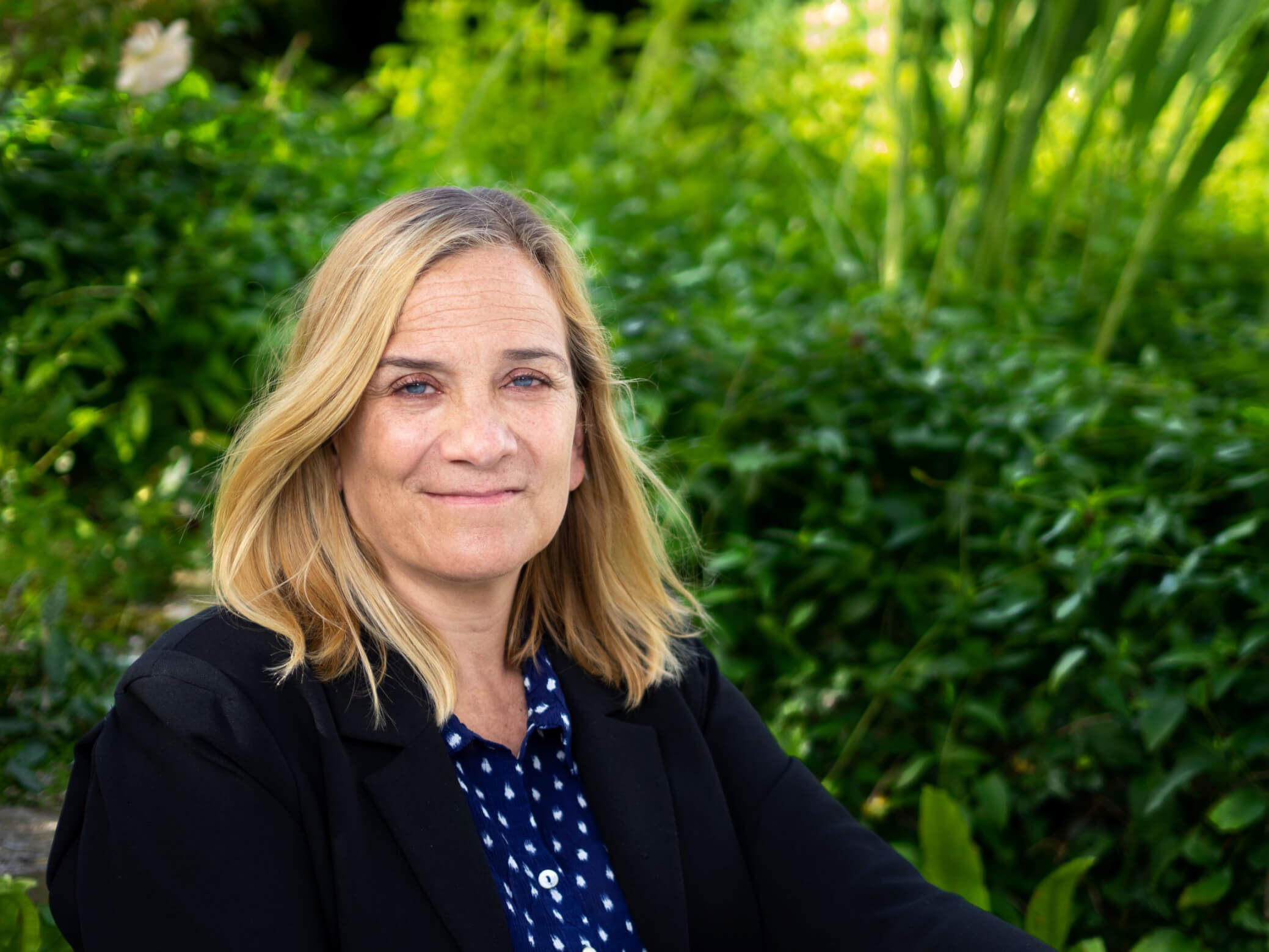 Episode 9. Writing Bestsellers, Unstructured Time, Life & Lipstick with Novelist Tracy Chevalier