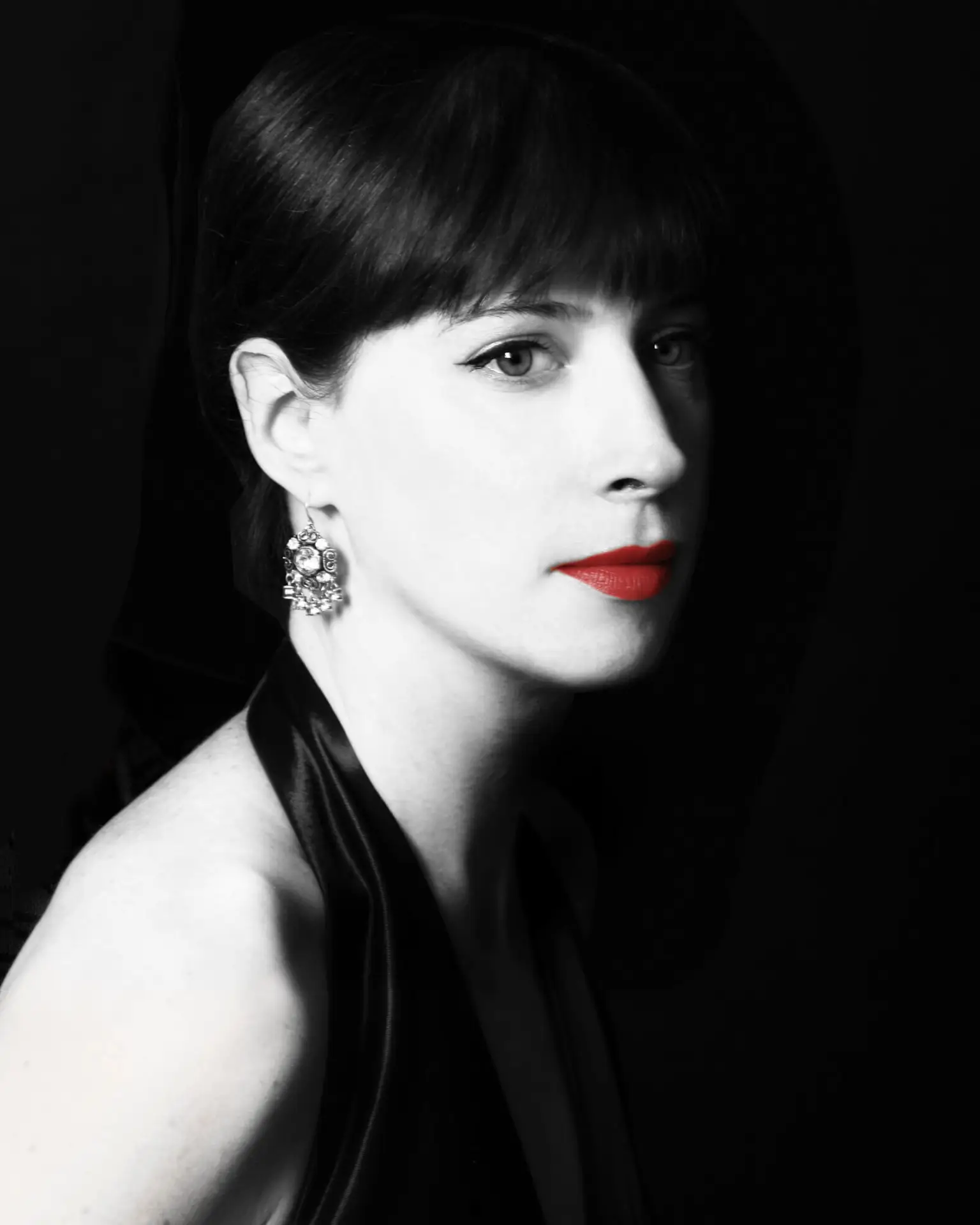 Violinist and artist director Madeleine Easton. Dramatic black and white photo with bright red lipstick